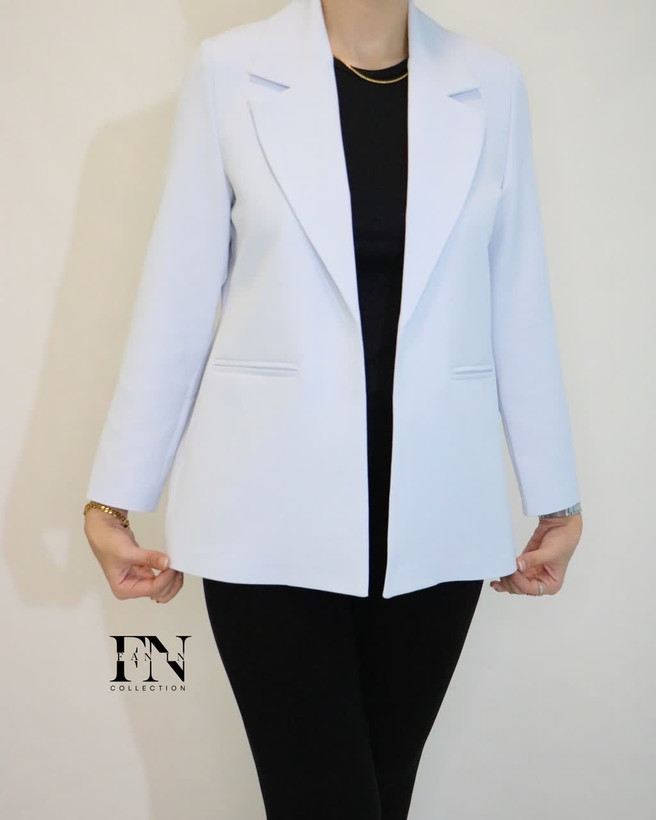 کت زنانه یقه انگلیسی کرپ مازراتی آبی آسمونی پشت چاکدار شیک