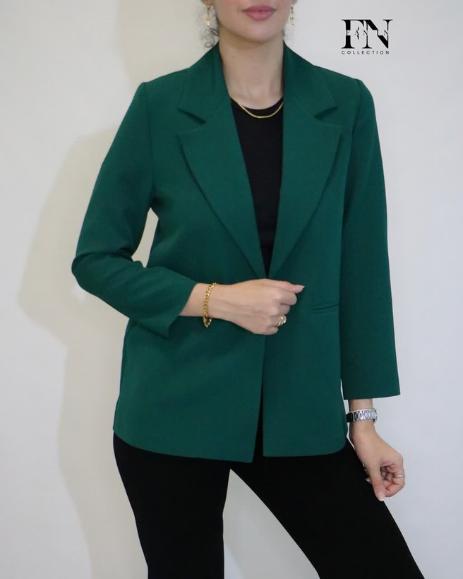 کت زنانه یقه انگلیسی کرپ مازراتی سبز تیره پشت چاکدار مناسب استایل کلاسیک