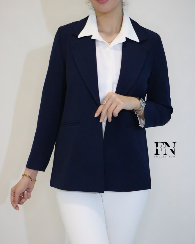 کت زنانه یقه انگلیسی کرپ مازراتی مشکی پشت چاکدار خوشفرم و رسمی